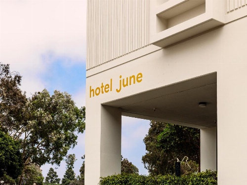 Hotel June image 9